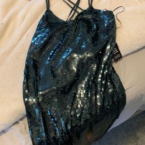Green sequin midi dress! Cross body back